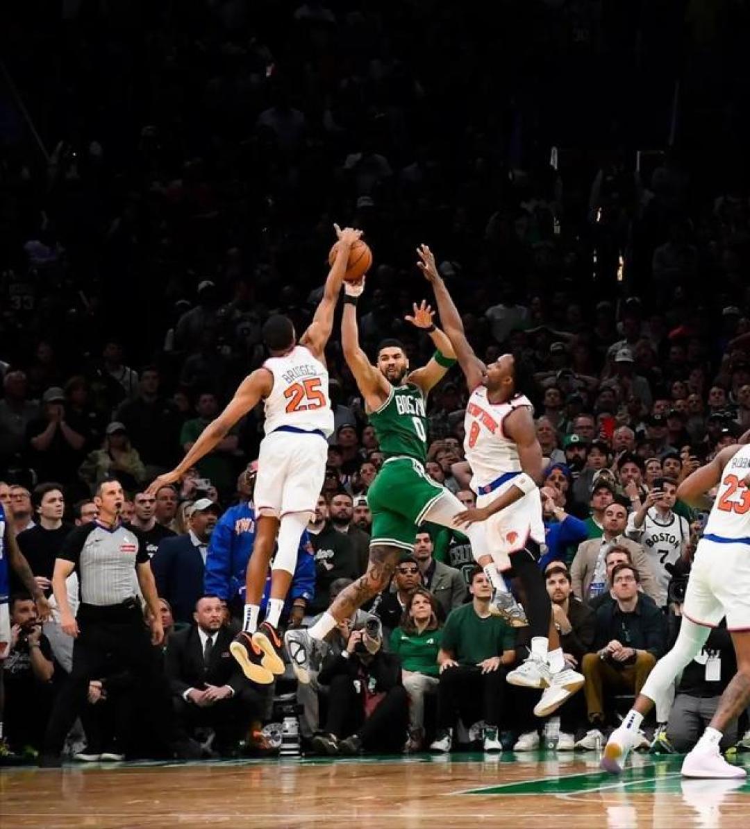 开云体育app-纽约尼克斯发布备战花絮，加时末段强势反弹，NBA季后赛任务艰巨，球探报告显示潜力的简单介绍